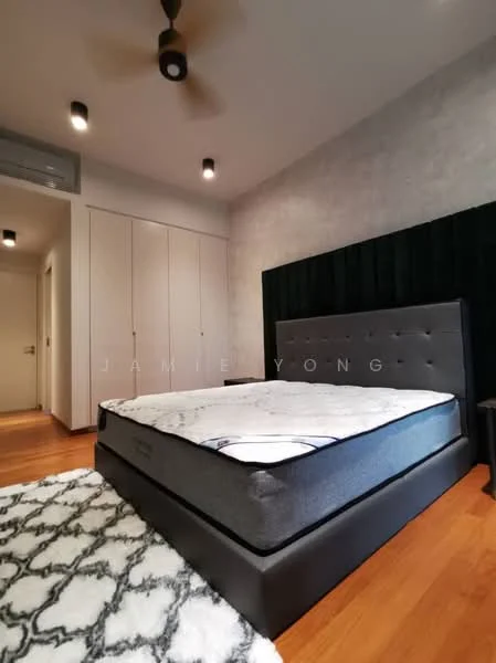 Bedroom features: king-size bed with upholstered headboard, wooden flooring, built-in wardrobe with sliding doors, recessed downlights, ceiling fan, decorative wall with textured finish, nightstand, bedside lamp; style: modern.