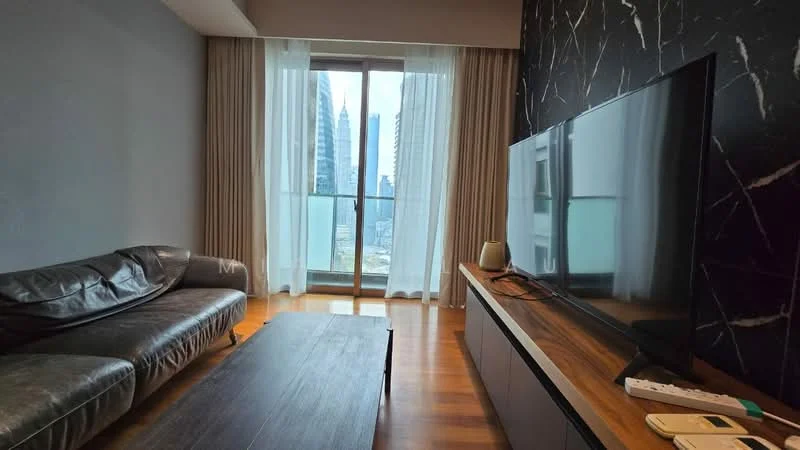 Living features: 3-seater leather sofa in dark brown, coffee table in dark wood, wall-mounted TV, TV console in wood, floor-to-ceiling windows, sheer curtains, wood flooring, black accent wall with marble pattern, city view; style: modern; view: city.