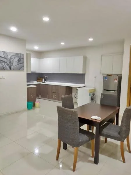Kitchen features: white shaker cabinets, grey countertop, stainless-steel fridge, built-in oven, freestanding range oven, single-bowl stainless-steel sink, chrome pull-down faucet, ceramic tile flooring, recessed LED downlights, dining table with four chairs, wall-mounted cabinets, washing machine; style: modern.