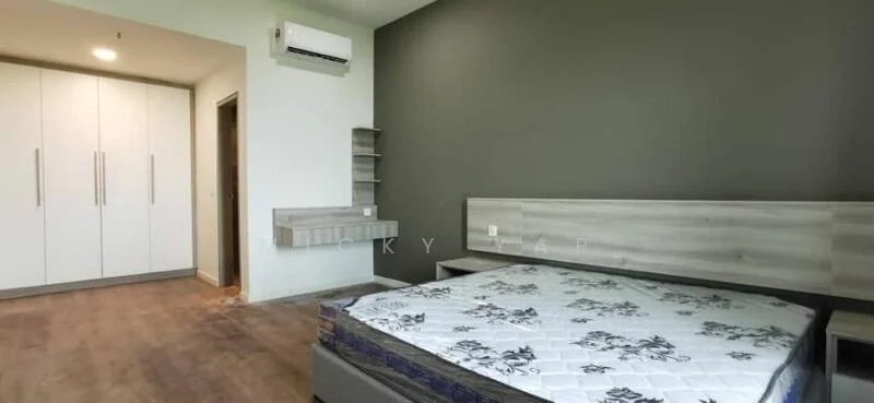 Bedroom features: king-size bed, wooden headboard, mattress with floral pattern, built-in wardrobe with sliding doors, floating shelf, air conditioning unit, laminate flooring, green accent wall, white painted walls, recessed ceiling lights; style: modern.