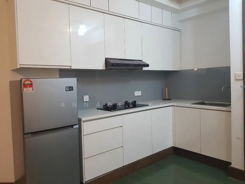 Kitchen features: white flat-panel cabinets, grey backsplash, stainless-steel fridge, built-in oven, 4-burner gas hob, stainless-steel range hood, single-bowl stainless-steel sink, chrome pull-down faucet, laminate countertop, green vinyl flooring, wall-mounted light, open shelving; style: modern.