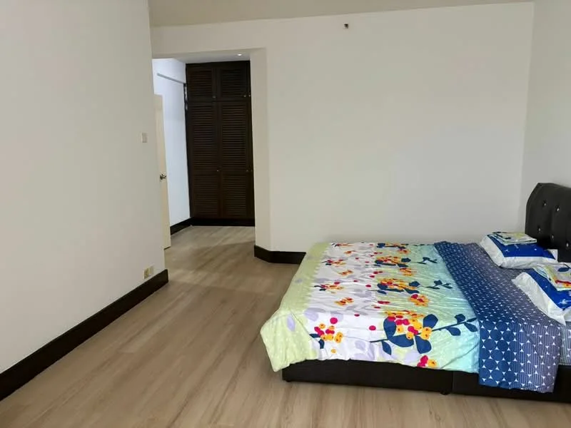 Bedroom features: queen-size bed with upholstered headboard, bedding with floral pattern, wooden flooring, white painted walls, built-in wardrobe with sliding doors, window with natural light, decorative pillows, nightstand with lamp; style: modern.