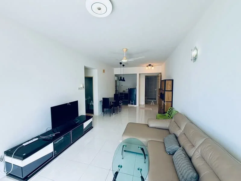Living features: 3-seater leather sofa in beige, glass coffee table, wall-mounted TV, TV console with storage, ceiling fan, white painted walls, white ceiling, tile flooring, decorative wall sconce, dining table with chairs, open layout, large windows; style: modern.