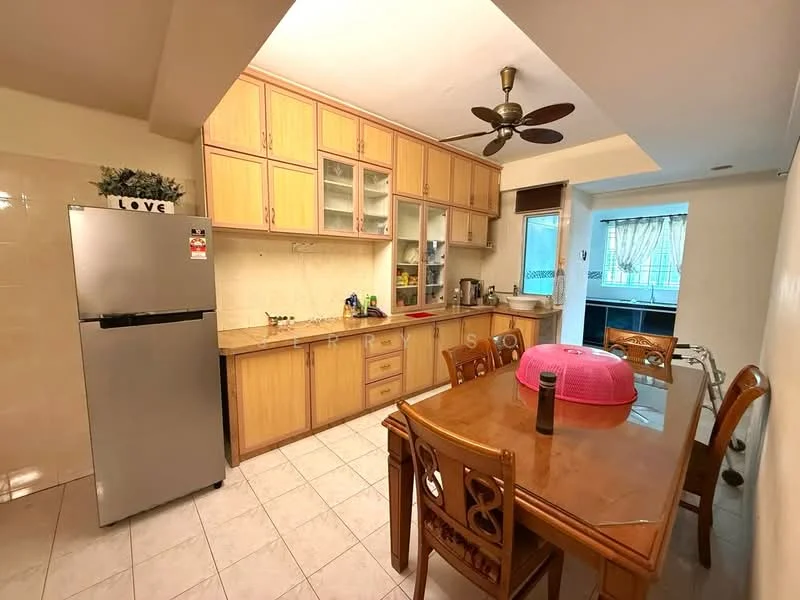 Kitchen features: wood cabinetry, granite countertop, stainless-steel fridge, built-in oven, 4-burner gas hob, double-bowl stainless-steel sink, chrome pull-down faucet, tile backsplash, dining table with chairs, ceiling fan, window with sheer curtains, light-colored tile flooring; style: modern.