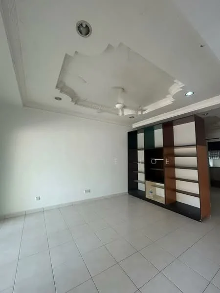Living features: white painted walls, tile flooring, tray ceiling with decorative moulding, ceiling fan, built-in shelving unit with multiple compartments, recessed lighting, large window for natural light; style: modern.