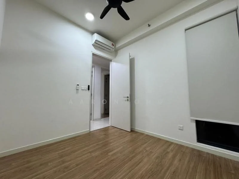 Room features: white painted walls, laminate flooring, 5-blade ceiling fan, wall-mounted split AC, door with handle, window with blinds, light fixture on ceiling.