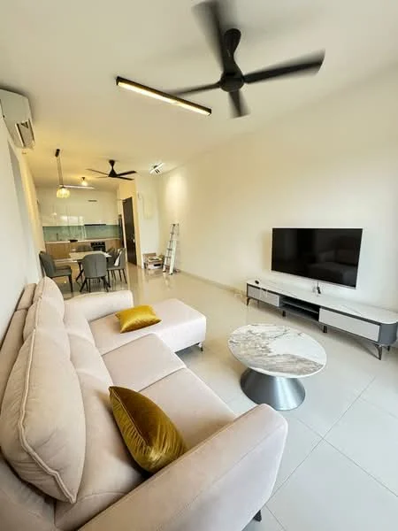 Living features: 3-seater fabric sofa in beige, gold accent pillows, round marble coffee table, wall-mounted TV, TV console in white and grey, 2 ceiling fans, recessed LED lighting, tile flooring in light color, neutral painted walls; style: modern.