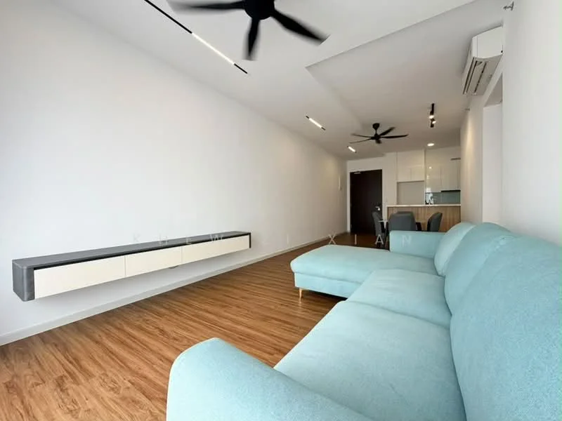 Living features: light blue fabric sofa, wooden flooring, white painted walls, ceiling with recessed lighting, 2 ceiling fans, wall-mounted TV console, open layout to kitchen, air conditioning unit; style: modern.