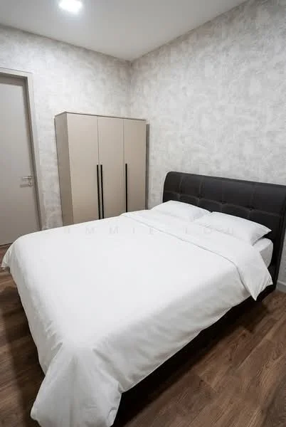 Bedroom features: queen-size bed with white bedding, upholstered headboard in dark color, wooden flooring, light grey textured wallpaper, built-in wardrobe with two doors and black handles, white ceiling, recessed lighting, plain wall with no decor; style: modern.