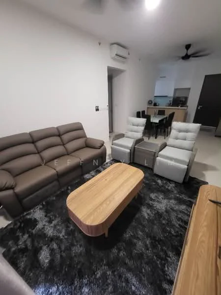 Living features: 3-seater fabric sofa in brown, 2 reclining armchairs in grey, wooden coffee table, black area rug, wall-mounted TV, ceiling fan, light-colored walls, tile flooring, open layout to kitchen, recessed lighting; style: modern.