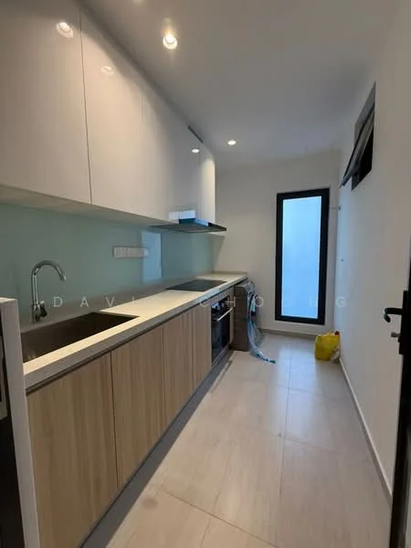 Kitchen features: white high-gloss cabinetry, wooden lower cabinets, single-bowl stainless-steel sink, chrome pull-down faucet, quartz countertop, built-in oven, freestanding range oven, ceramic tile flooring, recessed downlights, sliding glass door, back wall with glass splashback; style: modern.