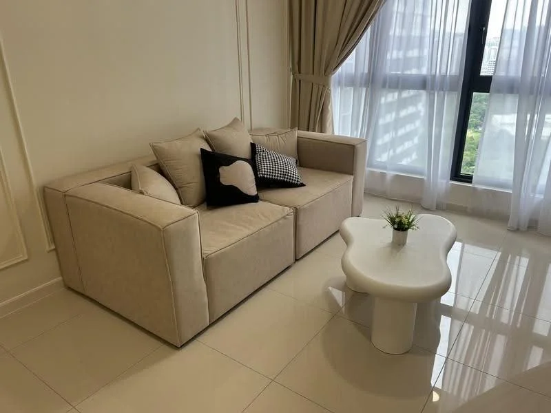 Living features: beige fabric L-shape sectional sofa, decorative black and white cushions, white coffee table with organic shape, floor-to-ceiling windows, sheer curtains, glossy tile flooring, green potted plant, neutral wall colour, crown moulding; style: modern; view: city.