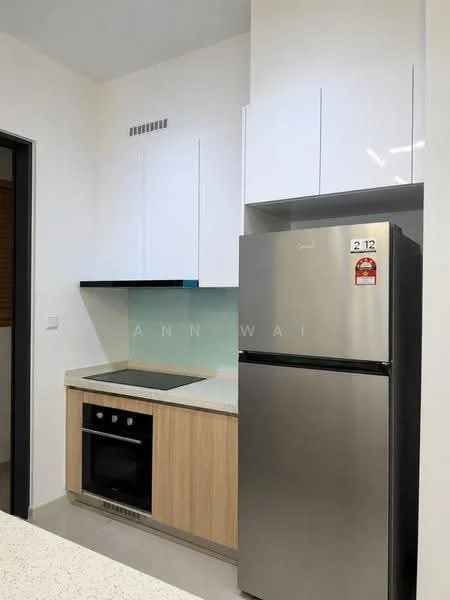 Kitchen features: white upper cabinets, wood lower cabinets, light-colored countertop, built-in oven, stainless-steel fridge, glass backsplash, induction cooktop, ventilation hood; style: modern.