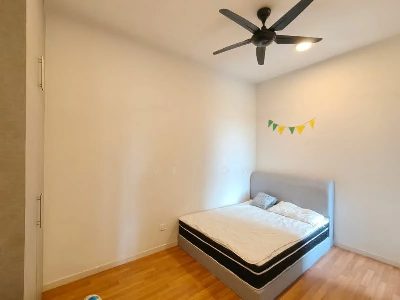 Bedroom features: queen-size bed, upholstered headboard, wooden flooring, 5-blade ceiling fan, recessed downlights, white painted walls, decorative wall bunting, built-in wardrobe; style: modern.