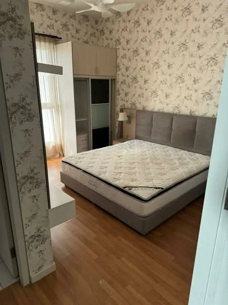 Bedroom features: queen-size bed, upholstered headboard, wooden flooring, floral wallpaper, built-in wardrobe with sliding doors, nightstand with lamp, window with sheer curtains, ceiling fan; style: modern.