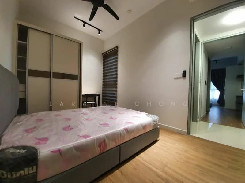 Bedroom features: queen-size bed, upholstered headboard, wooden flooring, built-in wardrobe with sliding doors, roller blinds on window, ceiling fan, wall-mounted intercom, decorative wall, light-colored walls, white ceiling; style: modern.