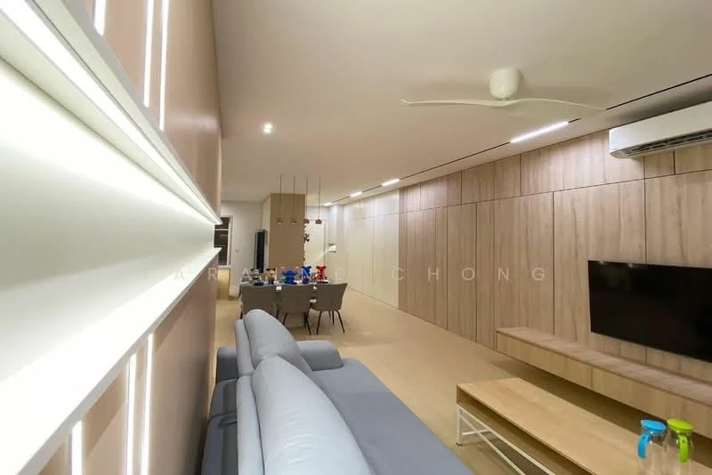 Living features: light grey fabric sofa, wooden coffee table, wall-mounted TV, wood panel feature wall, recessed LED downlights, 5-blade ceiling fan, light wood flooring, dining area with wooden dining table, decorative wall lighting, air conditioning unit; style: modern.