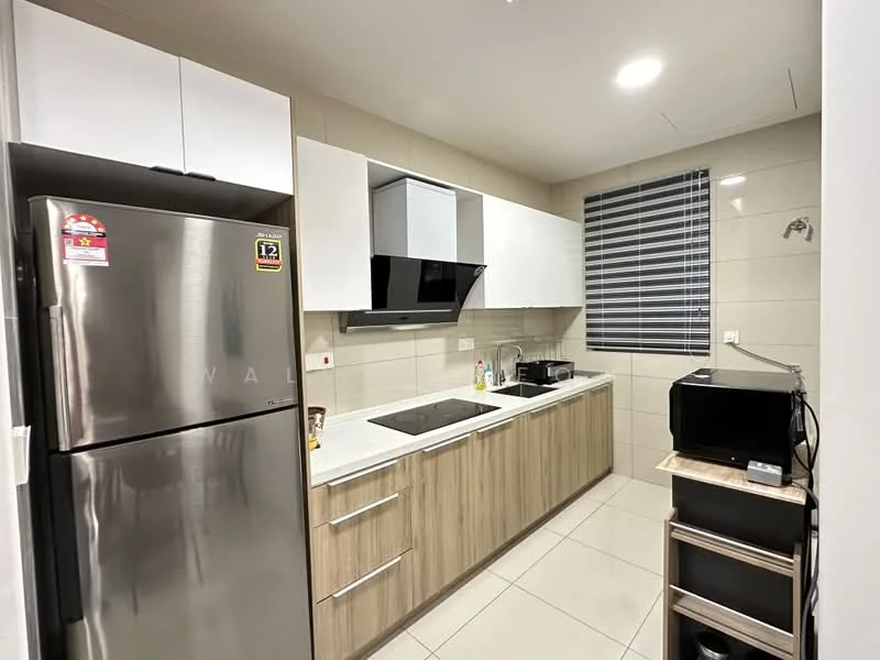 Kitchen features: stainless-steel fridge, built-in oven, ceramic cooktop, white upper cabinets, wood lower cabinets, black range hood, grey tiled backsplash, white countertop, double-basin sink, window with blinds, microwave, kitchen cart, tile flooring; style: modern.