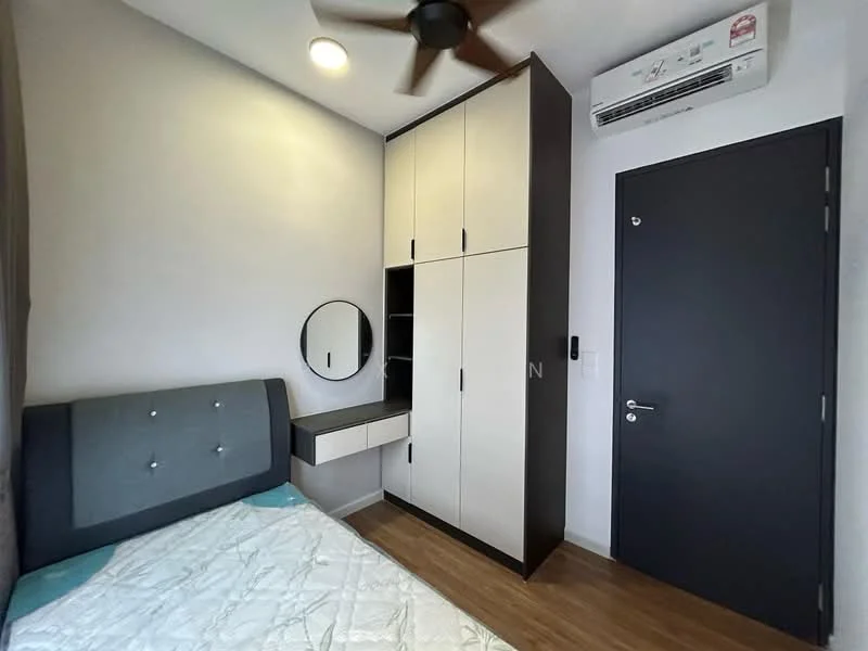 Bedroom features: queen-size bed, upholstered headboard, built-in wardrobe with sliding doors, wall-mounted mirror, desk with drawer, wooden flooring, ceiling fan, wall-mounted air conditioning unit, grey accent wall, white painted walls; style: modern.
