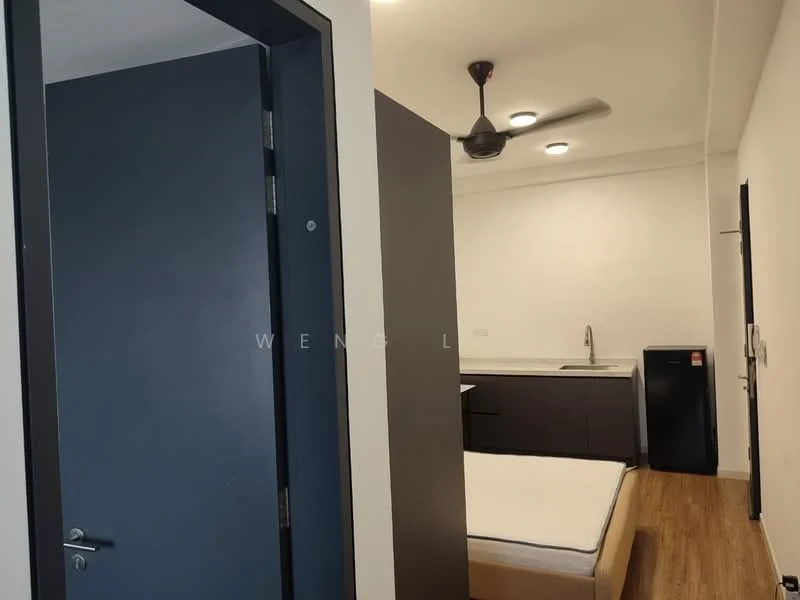 Bedroom features: queen-size bed, 5-blade ceiling fan with light, wooden flooring, dark blue painted walls, built-in wardrobe, kitchenette with sink, black cabinetry, stainless-steel fridge; style: modern.