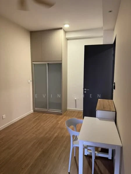 Room features: light wood laminate flooring, white painted walls, built-in wardrobe with sliding doors, ceiling light fixture, study desk with chair, door with modern handle, window with natural light; style: modern.