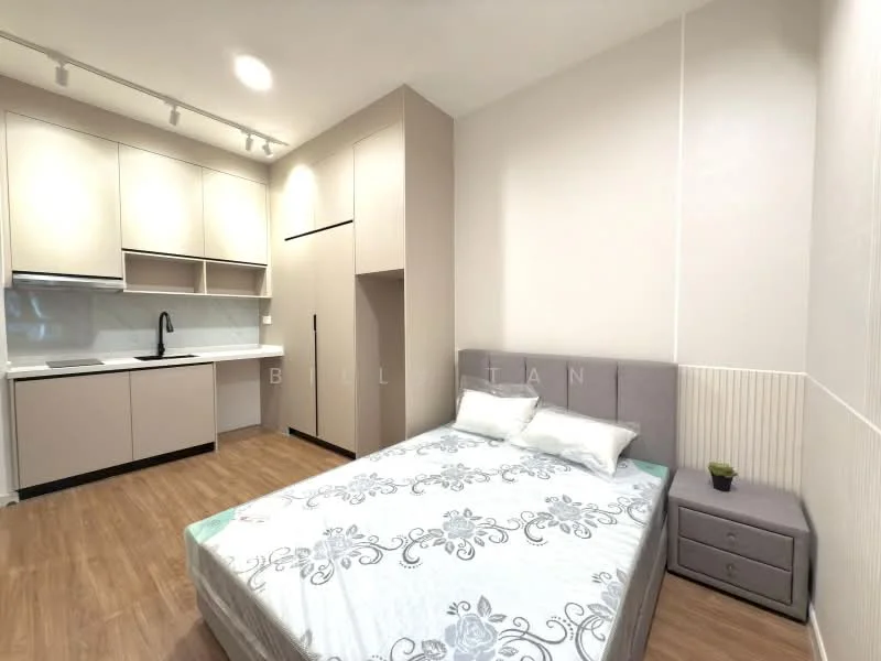 Bedroom features: queen-size bed, upholstered headboard, bedside table, white bedding with floral pattern, laminate flooring, built-in wardrobe, kitchenette with cabinets, single-bowl stainless-steel sink, chrome pull-down faucet, white countertop, recessed downlights, wall-mounted light fixture; style: modern.