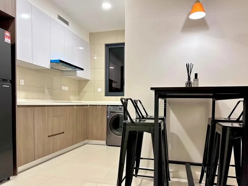 Kitchen features: white upper cabinets, wood lower cabinets, stainless-steel sink, chrome pull-down faucet, black countertop, built-in oven, stainless-steel range hood, ceramic tile backsplash, washing machine, refrigerator, bar table with high stools, pendant light, recessed downlights, white walls, tile flooring; style: modern.