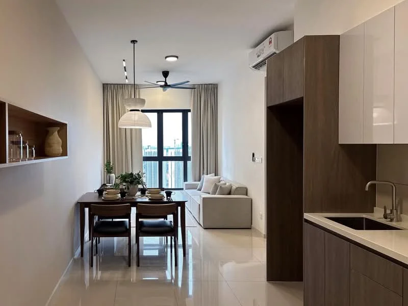 Living features: 3-seater fabric sofa in light grey, dining table for 4 with wooden legs, pendant lamp above dining table, floor-to-ceiling windows, sheer curtains, ceiling fan with light, wall-mounted air conditioning unit, decorative wall shelf, ceramic vase on shelf, potted plant on table, area rug, light-colored walls, glossy tile flooring; style: modern; view: city. Kitchen features: white cabinetry, stainless-steel sink, chrome pull-down faucet, countertop with integrated stove, built-in oven, microwave, refrigerator, tile backsplash, open shelving; style: modern.