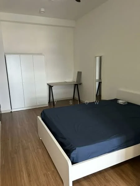 Bedroom features: queen-size bed with dark blue bedding, white upholstered bed frame, wooden flooring, white painted walls, built-in wardrobe with sliding doors, desk with metal legs, mirror, ceiling fan; style: modern.
