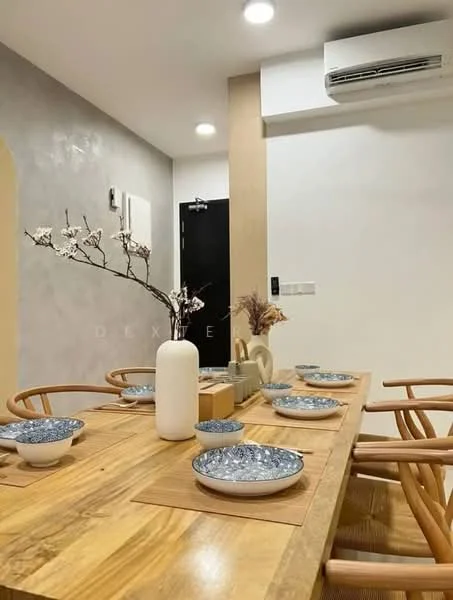 Dining features: wooden dining table, six dining chairs, decorative vase with branches, ceramic plates with blue patterns, table runner, wall-mounted air conditioning unit, grey accent wall, recessed ceiling lights, wooden flooring; style: modern.