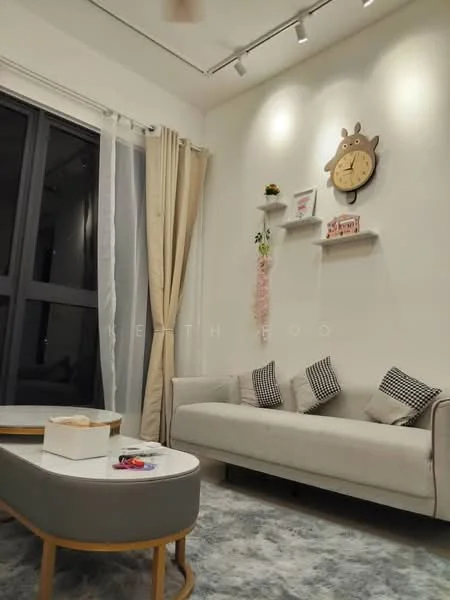 Living features: 3-seater fabric sofa in light grey, checkered throw pillows, round coffee table with white top, decorative wall clock, floating shelves with decor items, sheer curtains, floor-to-ceiling windows, area rug with soft texture, recessed downlights, wall-mounted decor; style: modern.