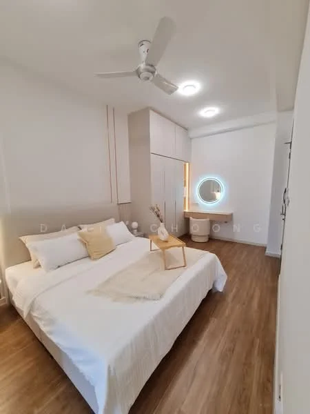 Bedroom features: queen-size bed with white bedding, wooden flooring, 5-blade ceiling fan, built-in wardrobe with sliding doors, dressing table with round mirror, decorative vase on table, soft lighting from ceiling, neutral wall color; style: modern.