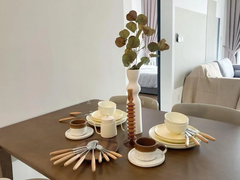 Dining features: wooden dining table, cream ceramic plates, brown ceramic cups, white ceramic saucers, wooden cutlery, vase with dried eucalyptus, decorative wooden centerpiece, neutral-colored tablecloth; style: modern.