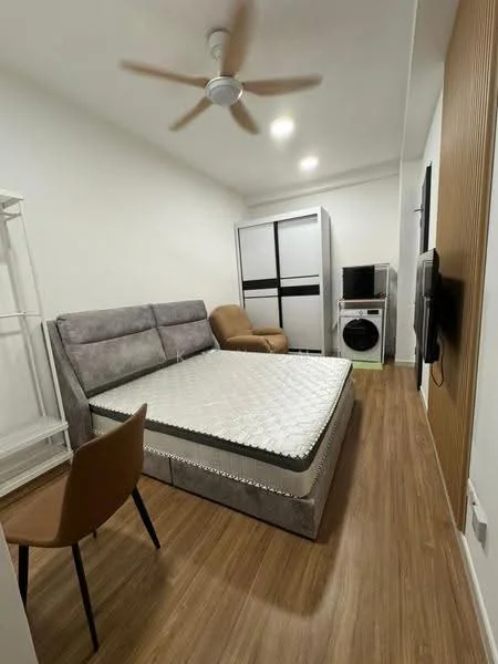 Bedroom features: queen-size bed with upholstered headboard, wooden flooring, 5-blade ceiling fan, wall-mounted TV, built-in wardrobe with sliding doors, armchair, washing machine, chair, decorative wall paneling, recessed ceiling lights; style: modern.