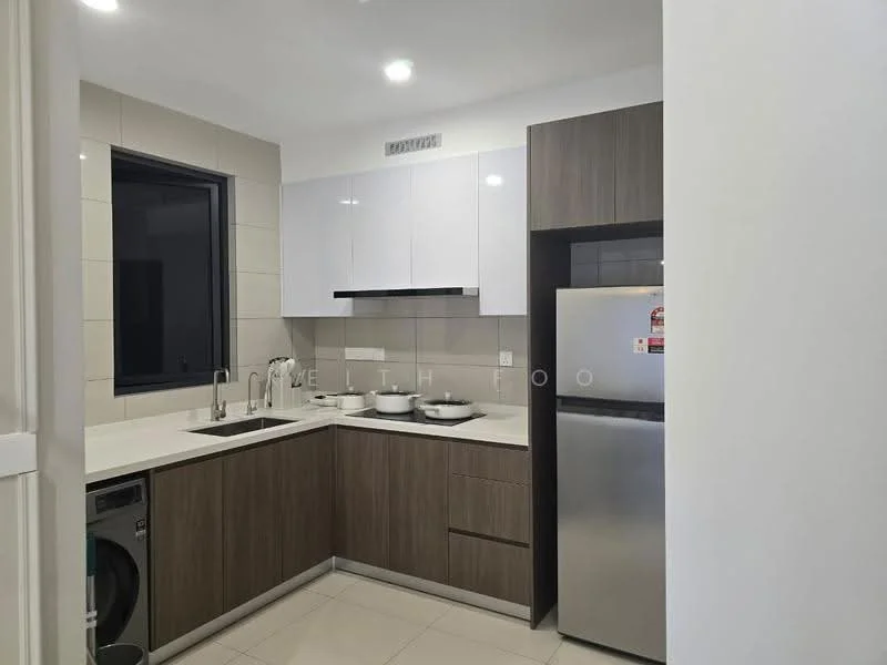 Kitchen features: white upper cabinets, brown lower cabinets, stainless-steel fridge, single-bowl stainless-steel sink, chrome pull-down faucet, ceramic tile backsplash, built-in oven, 4-burner gas hob, washing machine, white countertop, recessed downlights, grey tiled flooring, window with black frame; style: modern.