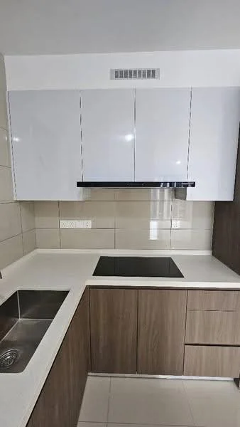 Kitchen features: white high-gloss upper cabinets, brown lower cabinets, quartz countertop, stainless-steel single-bowl sink, chrome pull-down faucet, built-in induction cooktop, tile backsplash, recessed lighting, neutral tile flooring; style: modern.