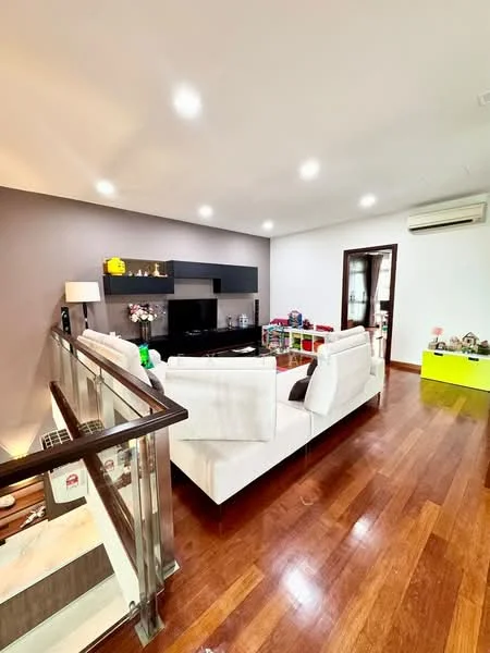 Living features: white fabric sofa, wooden coffee table, black TV console, wall-mounted TV, recessed LED downlights, dark grey accent wall, light wood flooring, glass railing, air conditioning unit; style: modern.