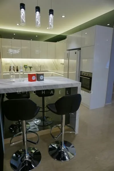 Kitchen features: white glossy cabinetry, marble countertop, stainless-steel fridge, built-in oven, 4-burner gas hob, pendant lighting with glass bulbs, bar stools with chrome base, backlit upper cabinets, neutral tile backsplash, cream marble flooring; style: modern.