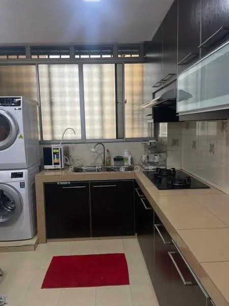 Kitchen features: dark wood cabinetry, light-colored countertop, built-in gas hob, stainless-steel range hood, single-bowl stainless-steel sink, chrome pull-down faucet, white tiled backsplash, washing machine, dryer, red area rug, large windows for natural light, tile flooring, recessed ceiling lights; style: modern.