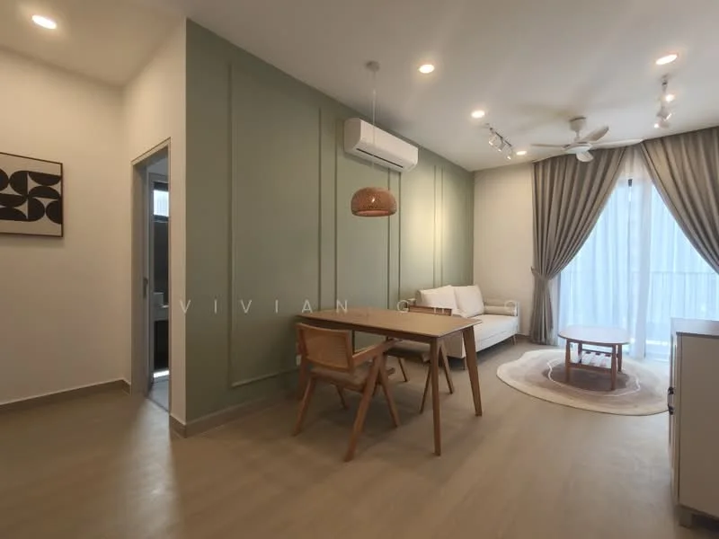 Living features: light wood flooring, green accent wall, white walls, 5-blade ceiling fan with light, recessed downlights, sofa in white fabric, round coffee table, dining table with 4 chairs, curtains in light fabric, floor-to-ceiling windows, decorative pendant light; style: modern.