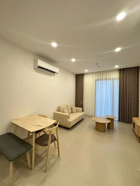 Living features: light grey sofa, 2 wooden coffee tables, dining table with 2 chairs, grey upholstered chair, wall-mounted split AC, recessed LED downlights, floor-to-ceiling windows with sheer curtains, wooden accent wall, light-colored tiled flooring; style: modern.
