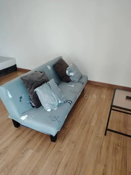 Living features: fabric sofa in light blue, decorative cushions in grey, wooden coffee table, laminate flooring, white painted walls; style: modern.