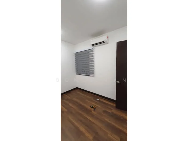 Room features: white painted walls, laminate flooring, 1 wall-mounted split AC, roller blinds, brown wooden door, light ceiling, small object on floor.