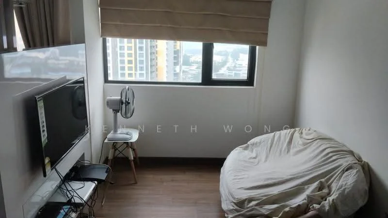 Living features: light wood laminate flooring, white painted walls, floor-to-ceiling window, window with roller blinds, wall-mounted TV, TV console, 1 wall-mounted split AC, ceiling fan, bean bag chair, decorative wall panel; style: modern; view: city.