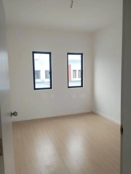 TAMAN AKASIA | LOWER UNIT | END LOT | 1.5 STOREY, Taman Akasia, Semenyih — view 2 of 5 — for Rent