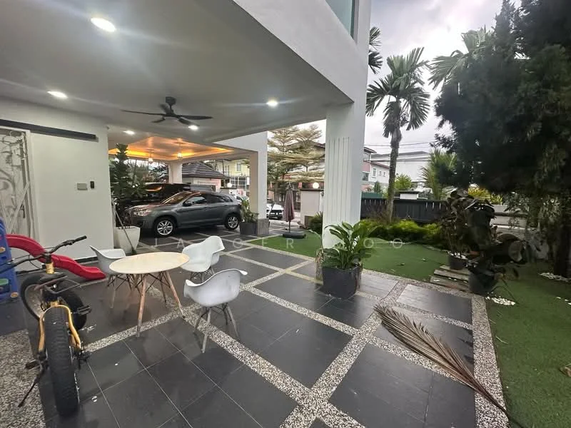 Exterior type: detached bungalow; features: covered porch area, outdoor dining table with chairs, ceiling fan, paved flooring with black and white tiles, manicured lawn, potted plants, car parked in driveway, bicycle, tropical landscaping, surrounded by palm trees; style: modern.