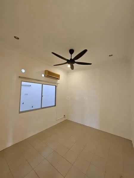 Room features: white painted walls, tile flooring, 5-blade ceiling fan, window with blinds, wall-mounted air conditioning unit, recessed lighting.