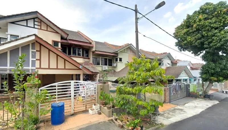 Exterior type: linked terrace house; features: two-storey building, red tiled roof, cream painted facade, wooden window frames, white metal gate, paved walkway, manicured garden, greenery with shrubs, blue water tank, street lamp, driveway, surrounded by other residential buildings; style: modern.