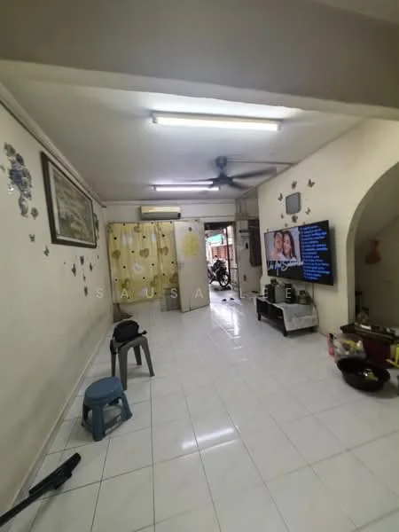 Living features: white painted walls, glossy white tile flooring, recessed ceiling lights, 5-blade ceiling fan, wall-mounted TV, decorative wall art, curtains with floral pattern, open space layout; style: modern.