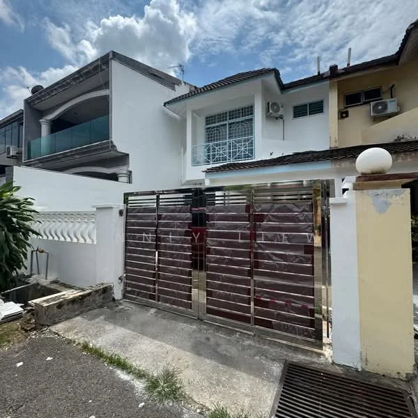 Exterior type: semi-detached house; features: white painted facade, metal gate with horizontal slats, balcony with glass railing, roof overhang, driveway with concrete surface, landscaped garden with shrubs, air conditioning unit visible, security light at entrance; style: modern.